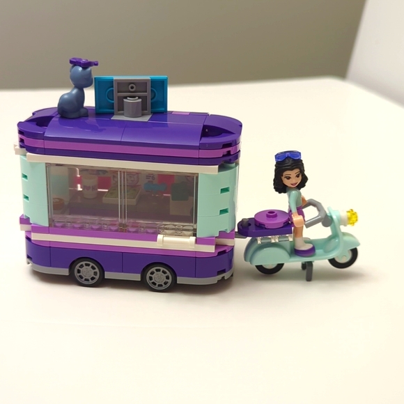 Lego Friends Mia's Art Stand - Picture 8 of 9